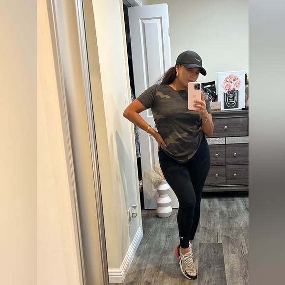 💚PINK VS Camouflage TOP only - Picture 4 of 13